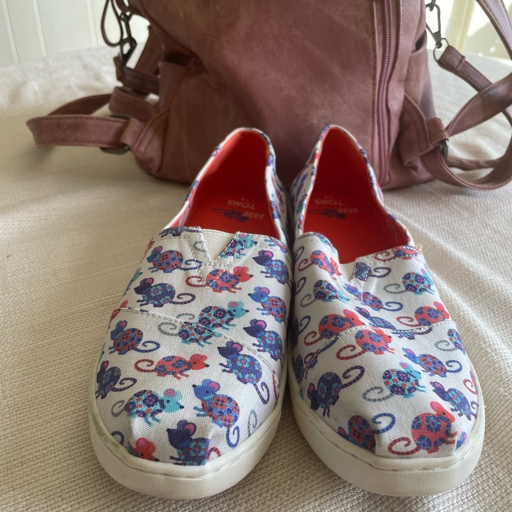 TOMS women ' Colorful Mouse Print Shoes